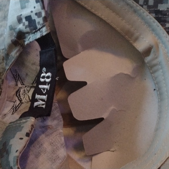 Camouflaged Military Ballcap - Picture 2 of 4